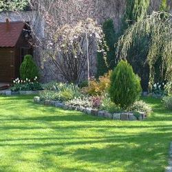 ogrod-o-tajemniczych-zakatkach-